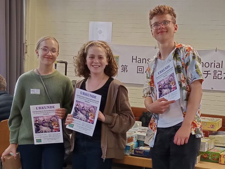 Der Bayerische Go-Verein gratuliert der Erdinger Mannschaft herzlich zu diesem großartigen Erfolg! Der folgende Bericht von Klaus Flügge...